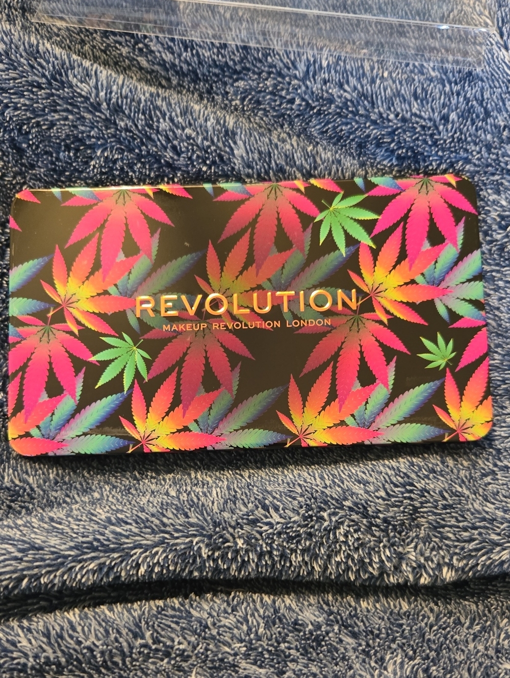 Revolution Multicolor Leaf-Print Eyeshadow Palette